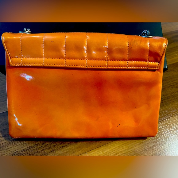 Chanel vintage unique patent leather clutch w/chain, pink and orange - Picture 13 of 15
